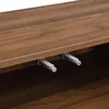 Close-up view of two push-to-open door mechanisms mounted underneath a wooden surface. Voir les images du produit