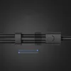 A close-up view of a black audio cable with a clip mechanism, against a dark textured background. Blue arrows indicate movement or adjustment. Anteprima dell’immagine prodotto