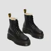 A pair of black platform boots with faux fur lining, shown against a light gray background. Anteprima dell’immagine prodotto
