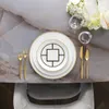 A place setting on a marble table. Voir les images du produit