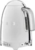 A close-up studio shot of a silver Smeg kettle. Voir les images du produit