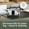A shiny stainless steel pot with a lid sits on a black induction stovetop, with kitchen counters and lemons visible in the background. Text overlays describe the product. Produktbild-Vorschau