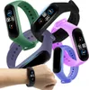 A collage of multiple colored replacement watch bands for a fitness tracker, with one band shown on a person's wrist. Voir les images du produit