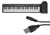 Schwarzes 49-Tasten-Handrollpiano mit Bedienfeld und Lautsprecher, gezeigt mit einem schwarzen USB-Ladekabel Voir les images du produit