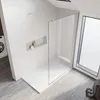 A modern bathroom with a walk-in shower. Voir les images du produit