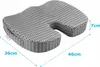 A gray orthopedic seat cushion with dimensions indicated by measurement lines. Náhled obrázku produktu