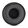 A close-up, top-down view of a black ear pad for headphones. Voir les images du produit