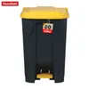 A dark gray trash can with a yellow lid and pedal, shown against a white background. Podgląd zdjęcia produktu