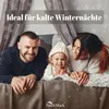 A family is lying on a bed with a winter-themed backdrop. Produktbild-Vorschau