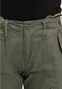 A close-up view of the waistband and fly of olive green cargo pants. Produktbild-Vorschau