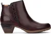 A side view of a brown leather ankle boot with a stacked heel. Voir les images du produit
