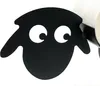 A close-up of a black metal sheep-shaped toilet paper holder with a roll of toilet paper on it. Anteprima dell’immagine prodotto
