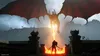 A knight battles a dragon in a fantasy setting. Produktbild-Vorschau