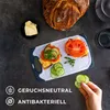 A cutting board with sandwiches and sliced cucumbers, with text overlays highlighting product features. Anteprima dell’immagine prodotto