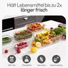 Several glass food storage containers filled with various fresh ingredients like tomatoes, salads, radishes, and cucumbers are arranged on a white countertop, with kitchen cabinets in the background. Below the containers are icons representing features lik Anteprima dell’immagine prodotto