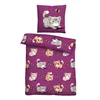 A flat lay of a purple duvet cover and pillowcase set with a repeating pattern of cartoon cats and butterflies. Produktbild-Vorschau