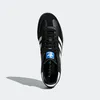 A top-down view of a black Adidas sneaker. Voir les images du produit