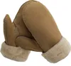 A pair of beige sheepskin mittens with a fur lining. Produktbild-Vorschau
