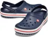 A pair of navy blue Crocs with white and red stripes around the sole. Produktbild-Vorschau
