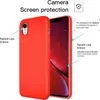 A red phone case is shown next to a red iPhone, highlighting its features. Produktbild-Vorschau
