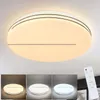 A modern, round LED ceiling light with a remote control shown below, demonstrating different light color temperatures. Anteprima dell’immagine prodotto