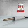 A conical curling iron is shown on a reflective surface against a textured gray background, with a marketing badge to the right. Anteprima dell’immagine prodotto