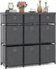 A gray fabric dresser with nine drawers is displayed against a white background. Decorative items, including a clock, flowers, and cat figurines, are placed on top of the dresser. Anteprima dell’immagine prodotto