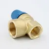 A close-up studio shot of a brass safety valve with a blue cap against a white background. Anteprima dell’immagine prodotto