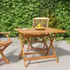 A wooden folding table and chairs set in a garden setting with a green hedge in the background. Anteprima dell’immagine prodotto