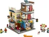 A LEGO Creator 3-in-1 building set featuring a multi-story building with a pet shop and cafe, along with minifigures and accessories. Náhled obrázku produktu