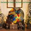 A colorful stained-glass cat lamp is displayed in a festive, decorated setting with Christmas trees and teddy bears. Produktbild-Vorschau