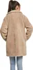 A woman wearing a beige sherpa coat and blue jeans, shown from the back. Produktbild-Vorschau