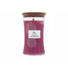 A WoodWick Wild Berry & Beets scented candle in a clear glass jar with a wooden lid, set against a white background. Produktbild-Vorschau