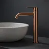 A close-up shot of a modern copper faucet over a concrete sink. Anteprima dell’immagine prodotto