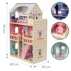 A multi-story dollhouse with furniture and accessories, shown in a collage with close-up views of different rooms and dimensions. Voir les images du produit