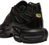 A close-up, angled view of a black Nike Air Max Plus sneaker against a white background. Produktbild-Vorschau