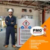 A construction worker stands next to a large bag of mineral wool, with a company logo and marketing text in the foreground. Produktbild-Vorschau