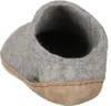 A single grey slipper with a tan sole, viewed from the top. Produktbild-Vorschau