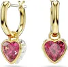 A pair of gold hoop earrings with heart-shaped pink and clear gemstones. Produktbild-Vorschau