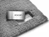 A close-up of a gray bath mat with a metal tag that says "JOOP!". Podgląd zdjęcia produktu