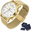 A gold Tommy Hilfiger watch with a white face and a mesh band, shown with its box and packaging. Voir les images du produit