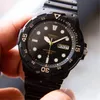 A close-up shot of a black Casio watch with gold accents, held by a person's hand. Voir les images du produit