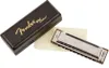 A Fender Blues Deluxe Harmonica in its case, along with a cleaning cloth, is displayed on a white background. Podgląd zdjęcia produktu