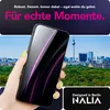 A hand holding a smartphone with a city skyline in the background. Anteprima dell’immagine prodotto