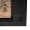 A close-up view of a product wrapped in brown paper with a botanical illustration of roots and leaves. Anteprima dell’immagine prodotto