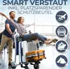 A couple is at an airport with luggage. Icons representing travel methods are on the right. Produktbild-Vorschau