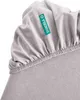 A close-up of a light gray fitted sheet with a green tag. Produktbild-Vorschau