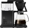 A black Melitta One glass coffee machine with a glass carafe filled with coffee. Produktbild-Vorschau