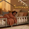 Lit bébé "Treviolo" au style maison, avec barrière de Voir les images du produit 5