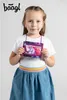 A young girl is holding a small wallet with a unicorn print. Anteprima dell’immagine prodotto
